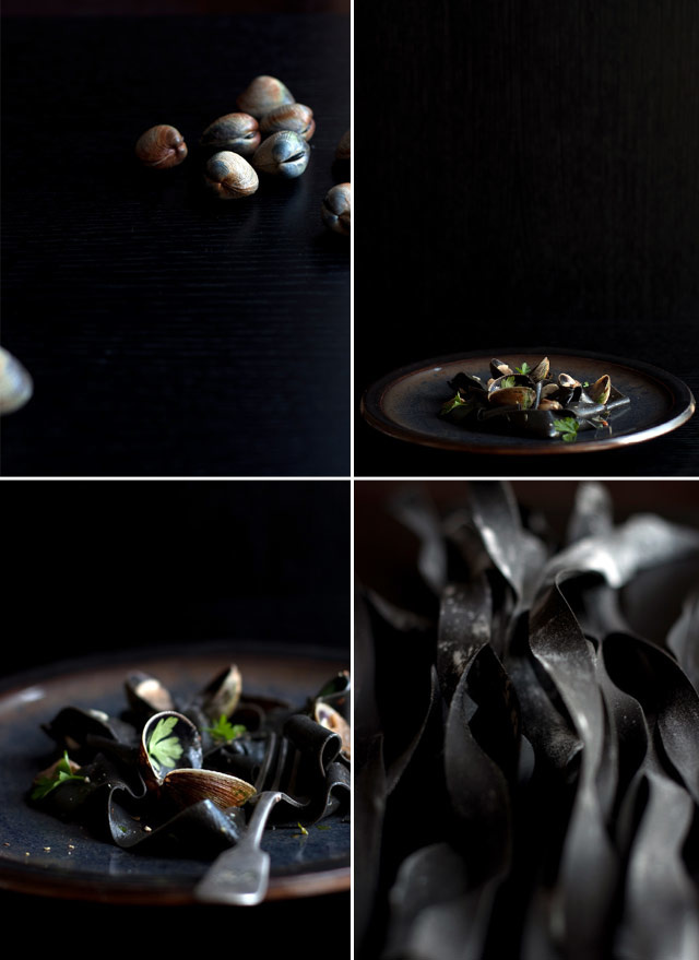 Squid ink pasta with clams and white wine « Cooking Blog – Find the best recipes, cooking and food tips at Our Kitchen.