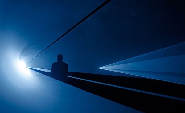 Anthony McCall's installation creates a tunnel of light. #haze #olafur #space #eliasson #blue #light