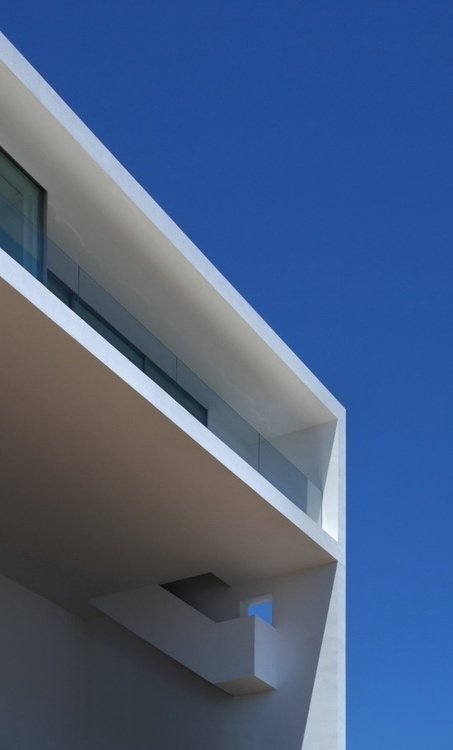Clean #white #sky #photography #shape #architecture #blue
