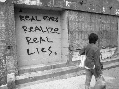e3f88037cf06fe93e6892d9b6d45030973bb304b_m.jpg 480×360 pixels #grafitti #white #black #real #photography