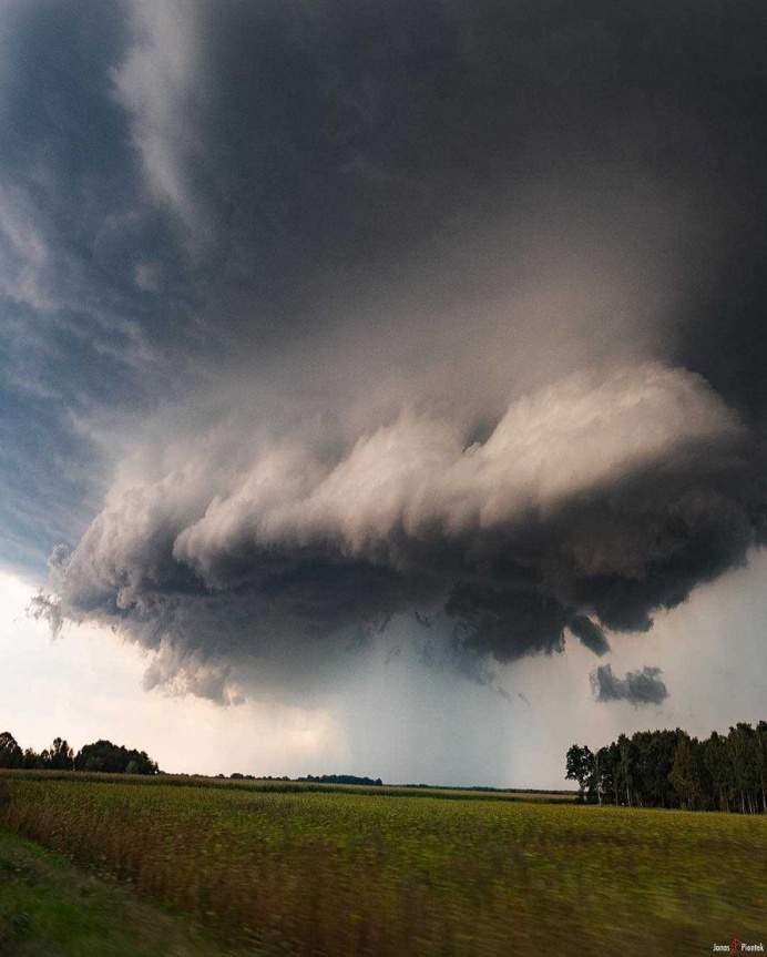 Extreme Weather: Storm Chaser Photography by Jonas Piontek