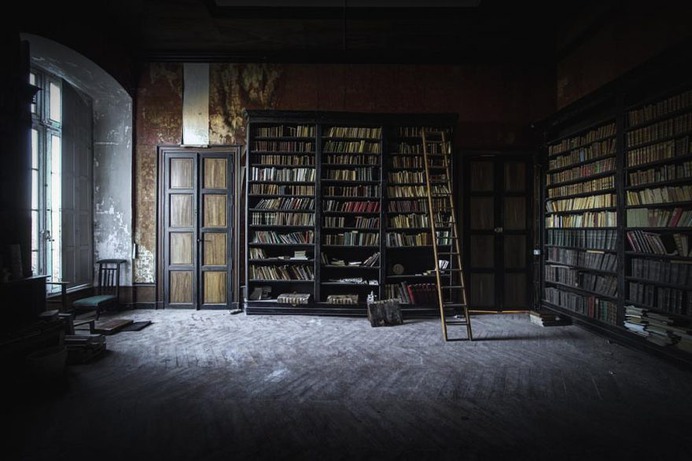 Abandoned Italy: Striking Urbex Photography by Jeroen Taal