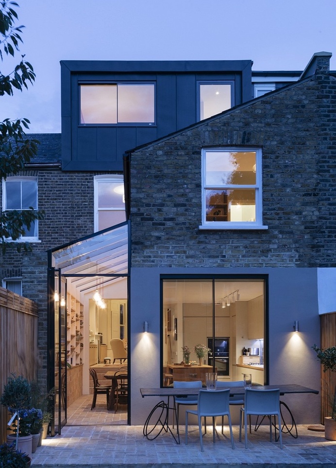 Gallery Brick House / Neil Dusheiko Architects