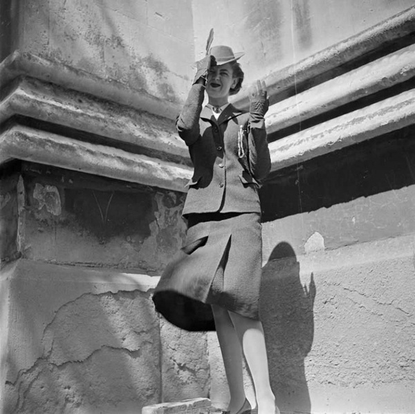 Norman Parkinson - Smart Fashions for Limited Incomes - Photos - Social Photographer's Portfolios #fashion #photography #inspiration