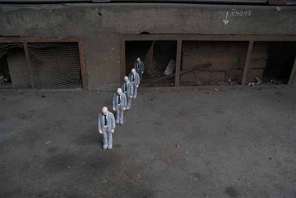 cement miniature sculptures artist isaac cordal 9 #photography #cement #sculpture #art