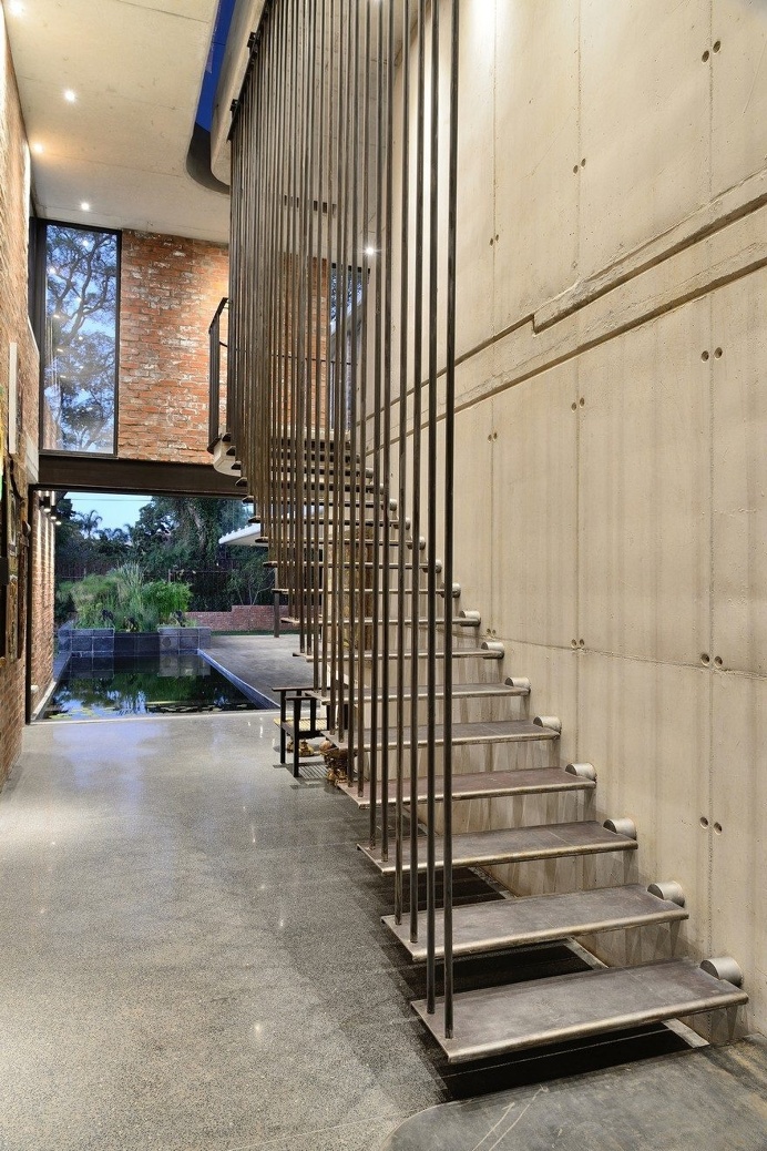 Open Eclectic Home Features Mix of Colors and Styles 10