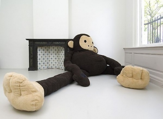 Florentijn Hofman #plush #haque #florentijn #installation #monkey #the #dushi #hofman #character