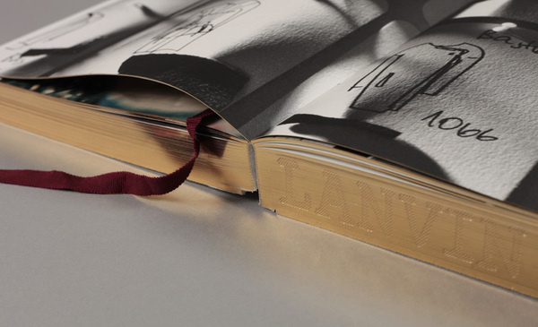 THEARTISTANDHISMODEL #book #golden #gold #fashion #paper