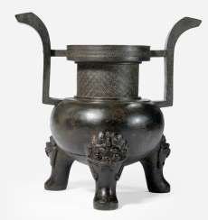 Incense burner made of Bronze of type 'thing' on three legs with two hand have