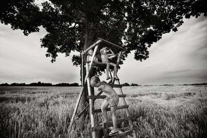 BW Children Photography by Izabela Urbaniak #inspiration #white #black #photography #and