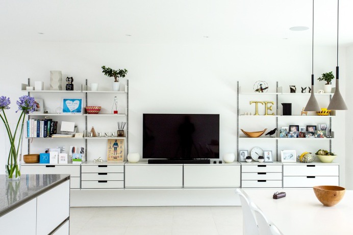 Dieter Rams: Vitsoe 606 Universal Shelving System | Sgustok Design