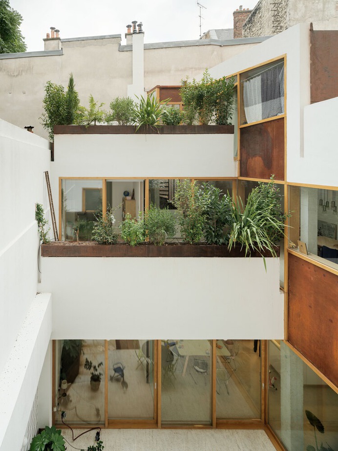 Housing and Ateliers in Rue Polonceau / YUA studio d'architecture