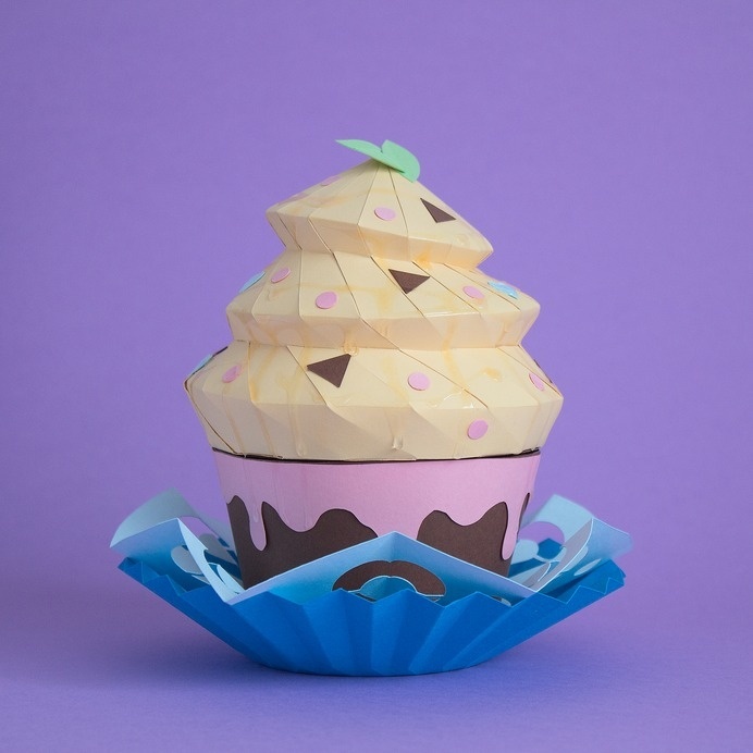 Handmade papercraft cupcake by Rendi Estudio