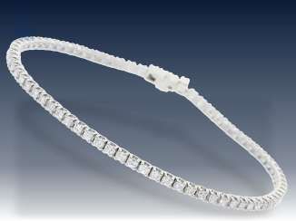 Armband: feines, zierliches und handgearbeitetes Tennisarmband mit Brillanten, zusammen 1,7ct