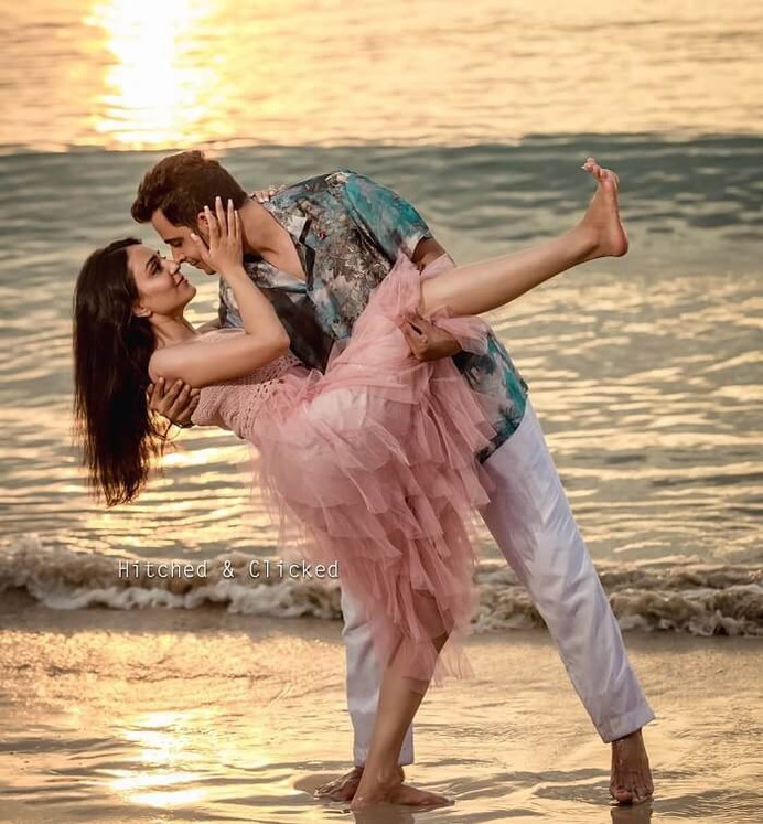 romantic pre wedding pose