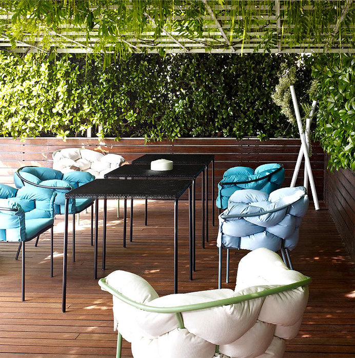 Outdoor Seating for Long Summer Evenings metal outdoor seating #house #dream #home #furniture #architecture #outdoor