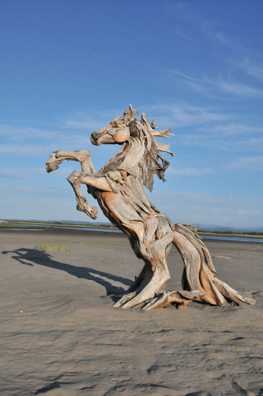 Remarkable driftwood sculptures by Jeffro Uitto #wood #sculpture #art