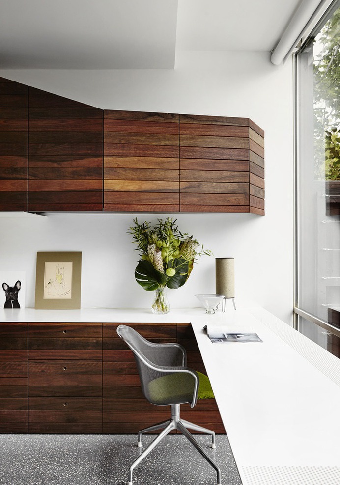 Home office – with custom furniture
