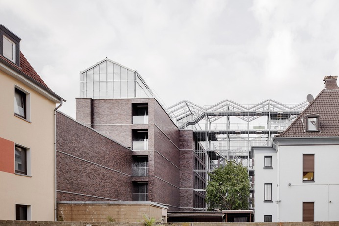 Administration Building with Rooftop Greenhouse,© hiepler, brunier