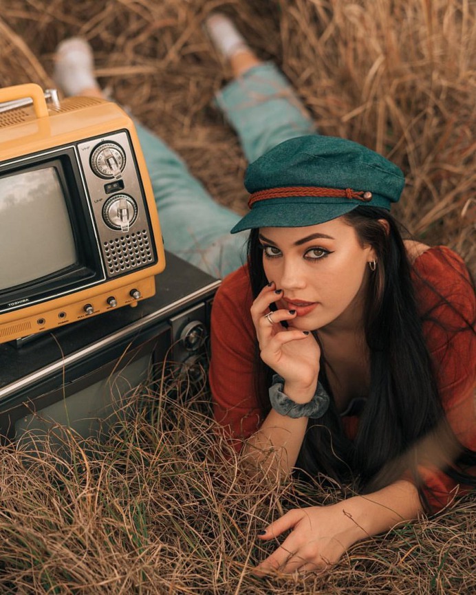Colorful and Vibrant Lifestyle Portraits by Sandy Windham