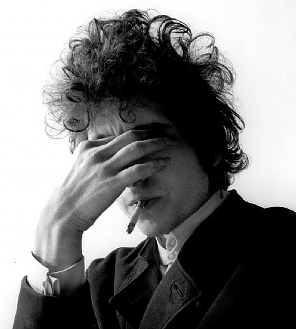 Bob Dylan Smoking by Jerry Schatzberg, 1965 #jerry #white #schatzberg #bob #black #photography #dylan #and