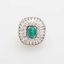 Ladies ring set with a faceted.Emerald