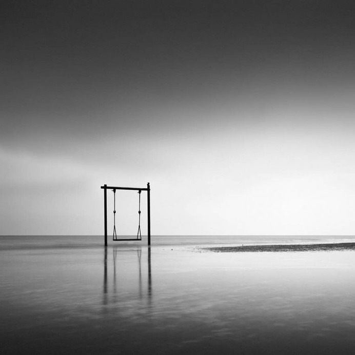 Minimalist Black and White Landscape Photography by Pejuang Subuh