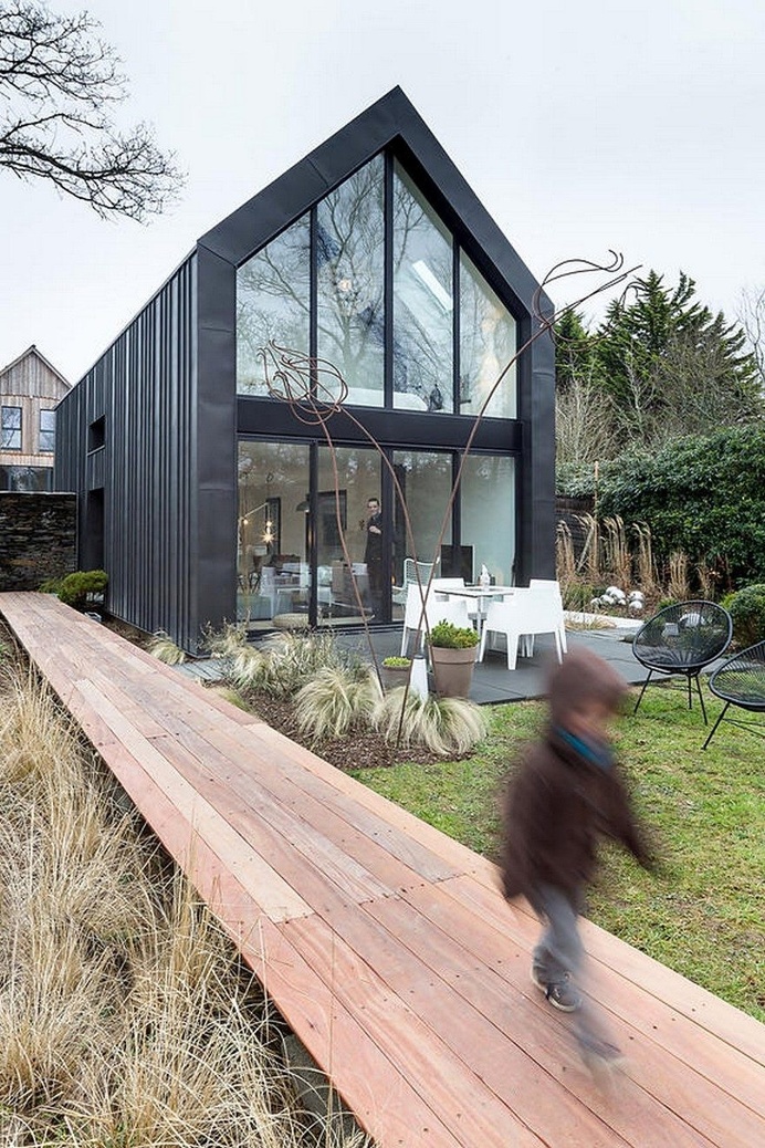 Guipavas Black Barn 3