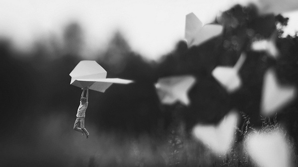 9044422587_f90047295d_z #miniature #photo #micro #planes #zoom #paper