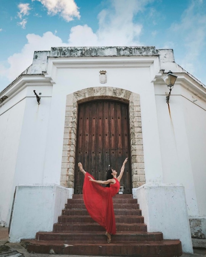 Coming Home: Omar Z. Robles Captures Ballet Dancers in the Streets of Puerto Rico