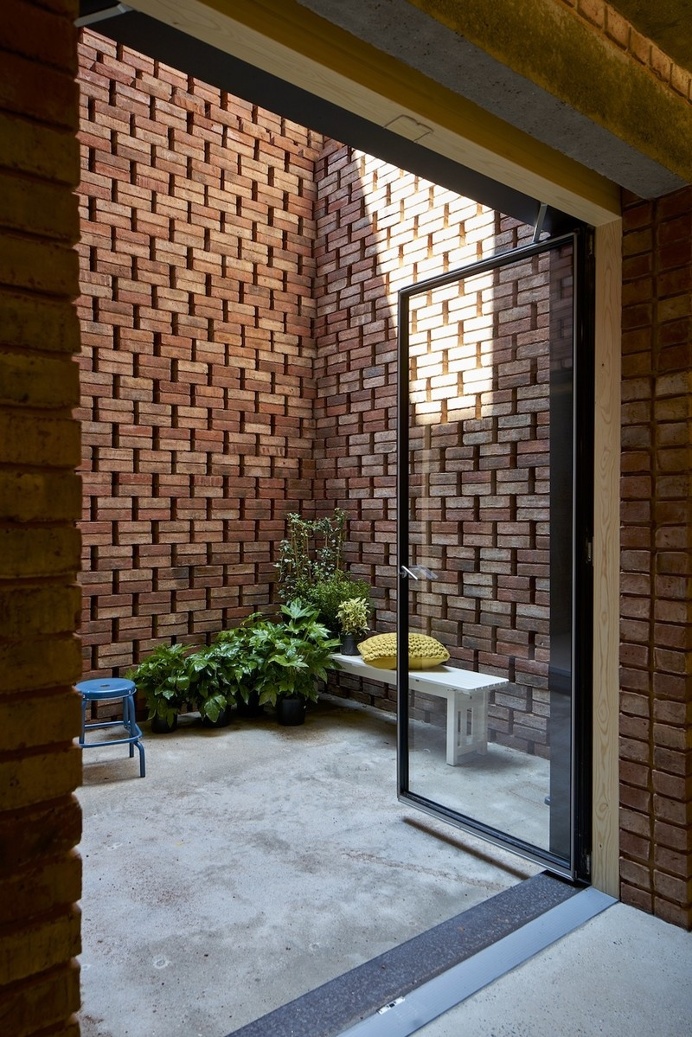 Barretts Grove Apartment Building in London / Groupwork and Amin Taha