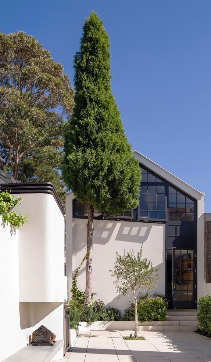 Bougainvillea Row House / Luigi Rosselli Architects