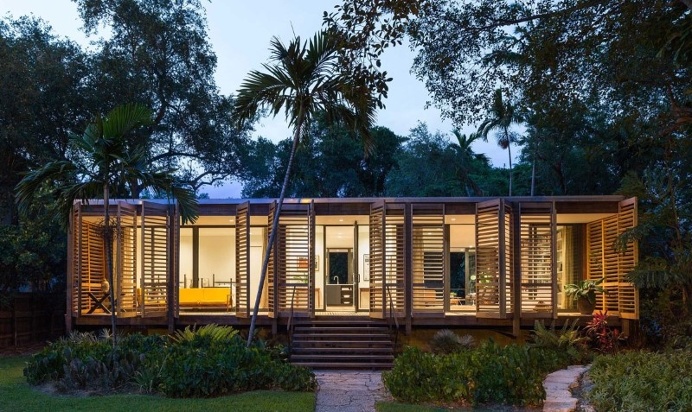 Vernacular architecture with minimal impact on the earth: Brillhart House