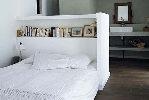FFFFOUND! | HELLO TIGER! - design, inredning, hantverk och gör det själv-idéer: Vintersömn Winter sleep #interior #white #design #bedroom #book #wood #bed #shelf