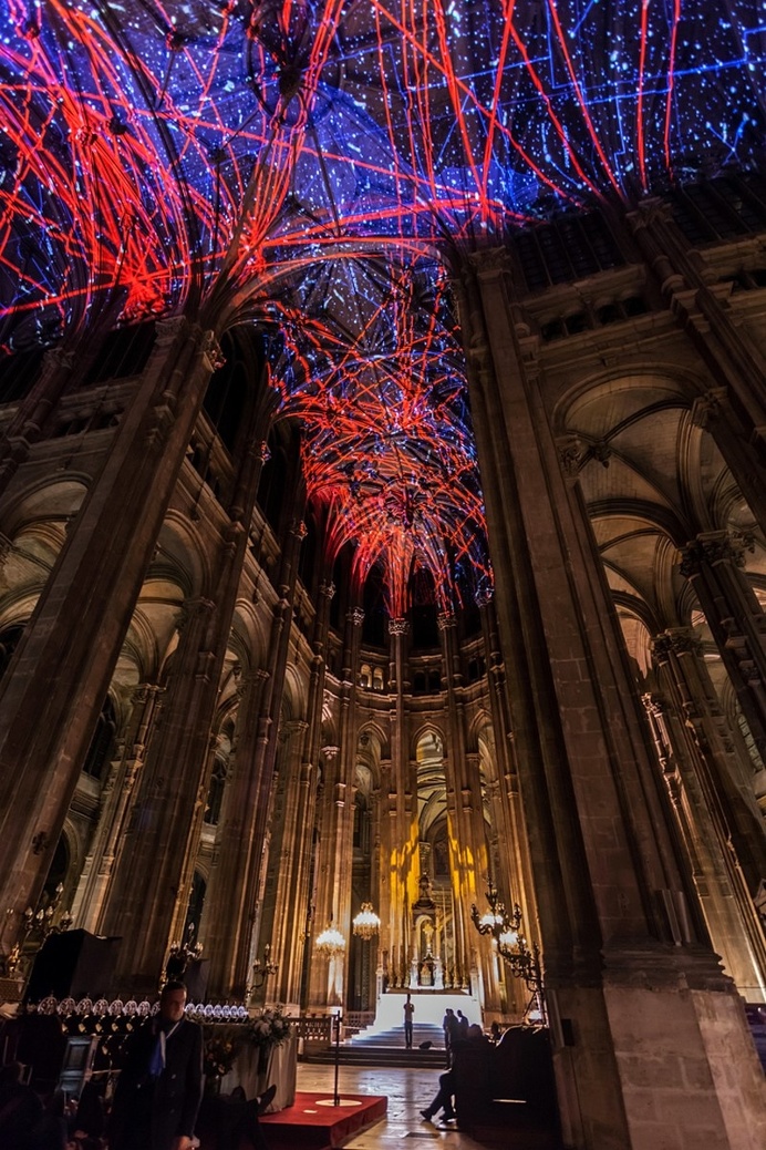 Voutes Celestes – Generative and Interactive Virtual-Reality Installation