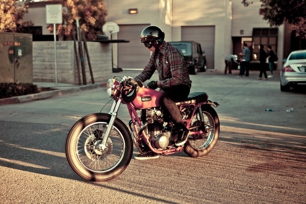 http://1.bp.blogspot.com/ TEWD4e_Sfvo/TqSMyteYPEI/AAAAAAAAAW8/DwdVYYBw9CA/s1600/Frankbike2.jpg #motorcylce