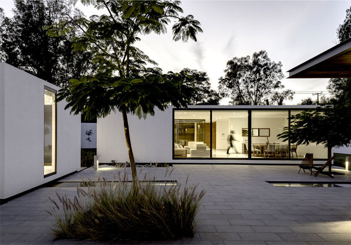 Mexican Weekend Villa with Minimalistic Decorated Small Garden