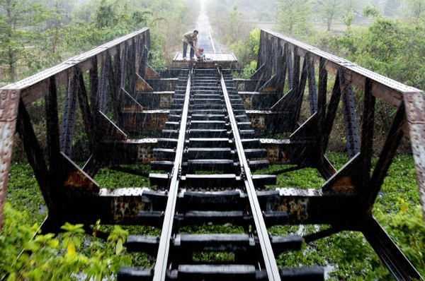 CAMBODIA-OLD TRAIN PHNOM PENH TO BATTAMBANG-BAMBOO TRAIN #inspiration #photojournalism #photography