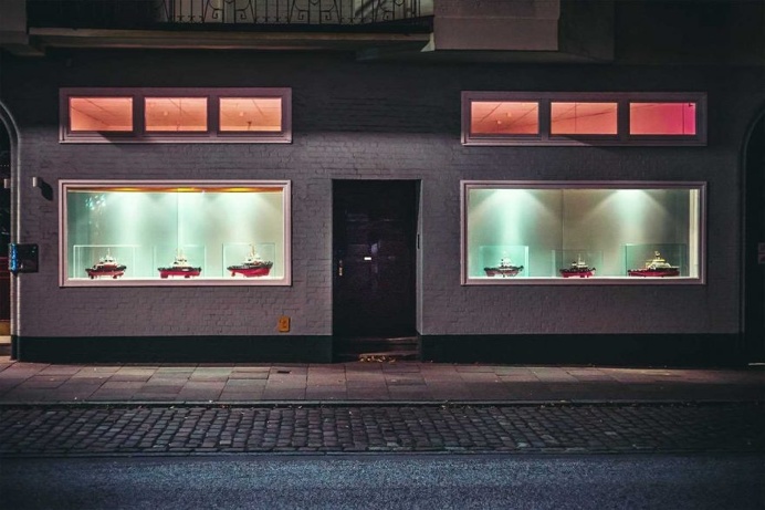 After hours in Hamburg: Vibrant Urban Photography by Mark Broyer