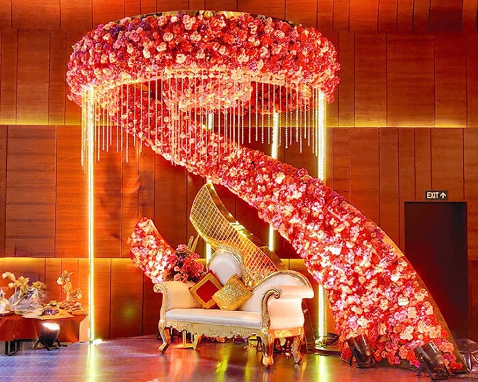 Valentine's Day Wedding Ideas: Theme Decor, Photobooth Props, Selfie Frames, And Balloon Decor!
