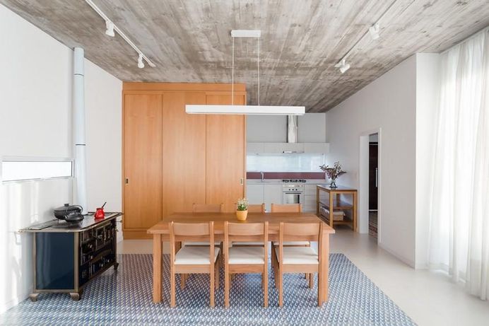 Concrete White House In Brazil Overlooks The City From Above 7