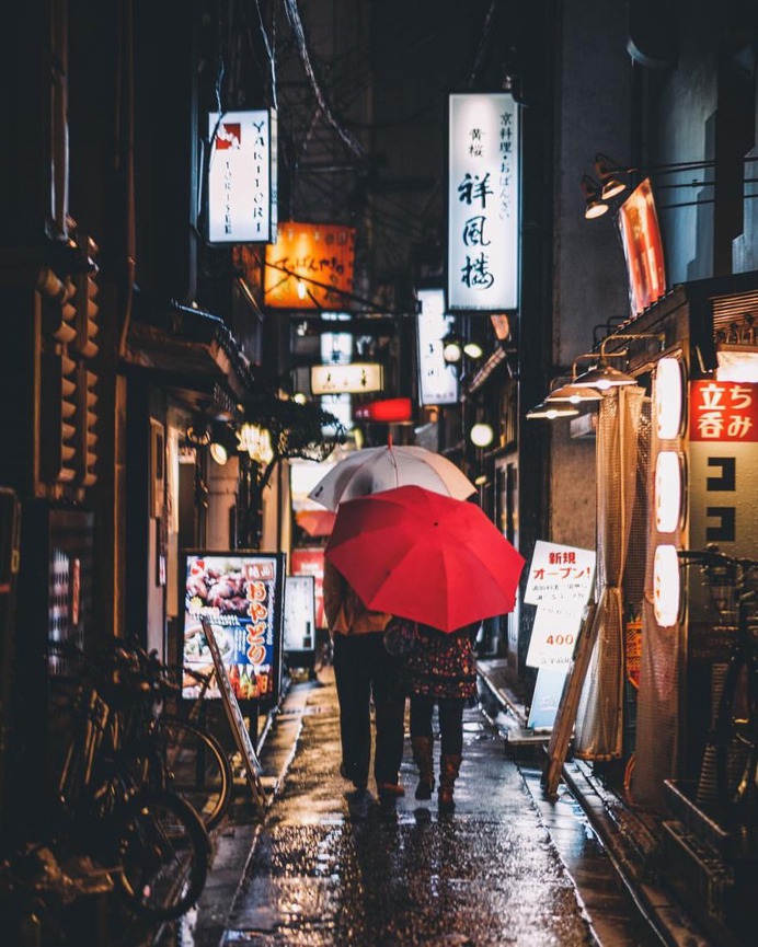 Stunning Street Photos in Japan by Hiro Shimada