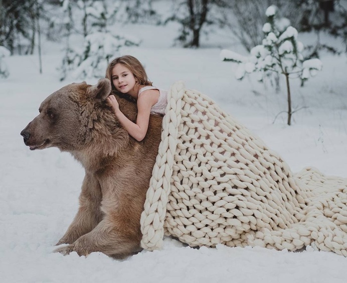 Olga Barantseva Captures Dreamlike Scenes With a 700-Kilogram Brown Bear