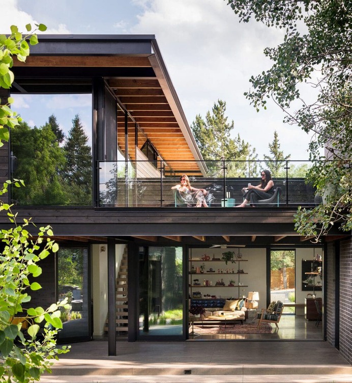 second level, a glass-lined terrace overlooks the backyard