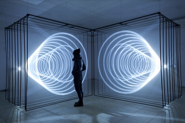 tumblr_n08o5rxYox1qei3cco1_1280.jpg (910×607) #light #illusion #dimension