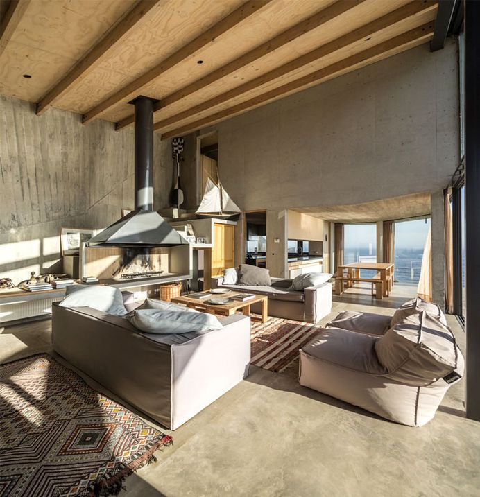 Modernistic Beach House on the Coast of Chilly - InteriorZine