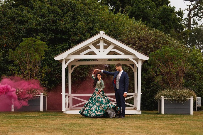 Smoke bomb pre-wedding photography ideas