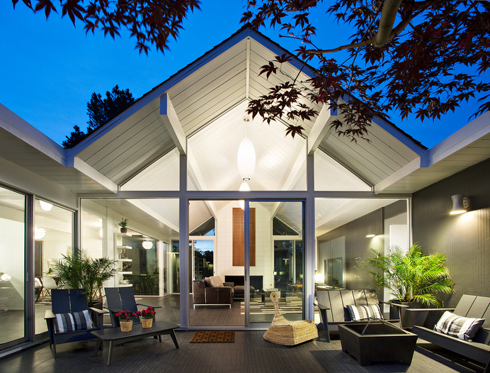 Eichler house modernized by Klopf Architecture - www.homeworlddesign. com (28) #design #architecture #california #interiors