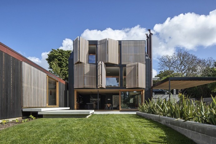 Contemporary Family House Influenced by a Mid-Century Style