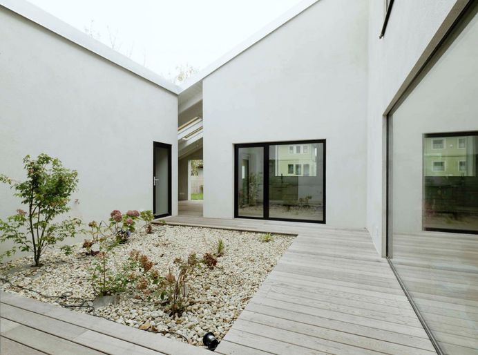 Central gravel garden. Low Budget Brick House by Triendl und Fessler Architekten. © Ditz Fejer. #garden